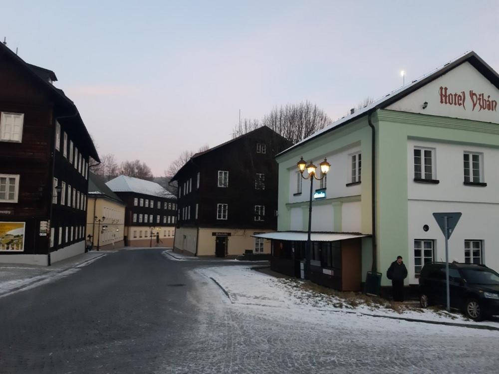 Hotel Dzban Jindrichov Exterior photo